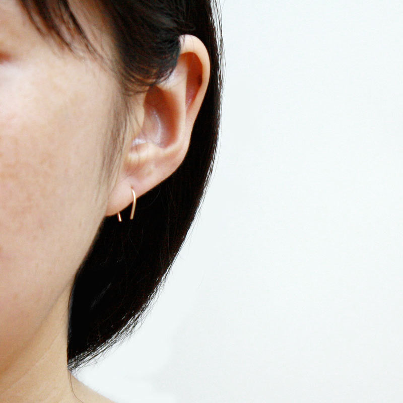 Calla short drop earrings 14k gold with tourmaline by Siri Hansdotter |  Finematter